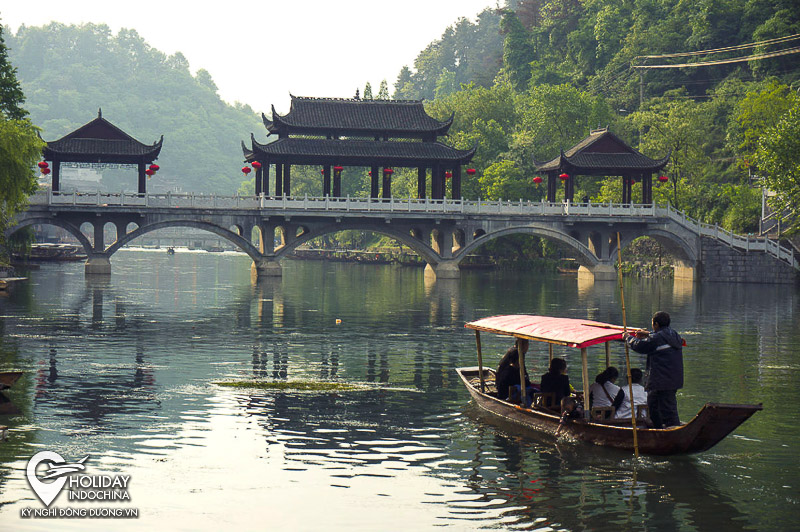 Top 7 cây cầu nổi tiếng nhất tại Phượng Hoàng cổ trấn