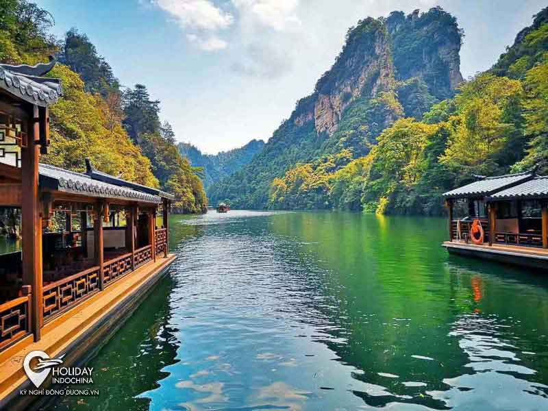Xuôi thuyền trên hồ Bảo Phong - Du lịch Trương Gia Giới 2024