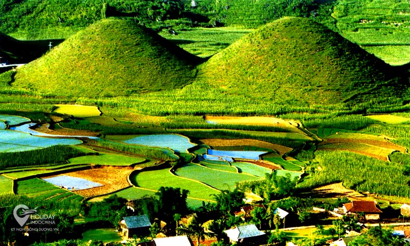 Du lịch Hà Giang chiêm ngưỡng tuyệt tác núi đôi Quản Bạ