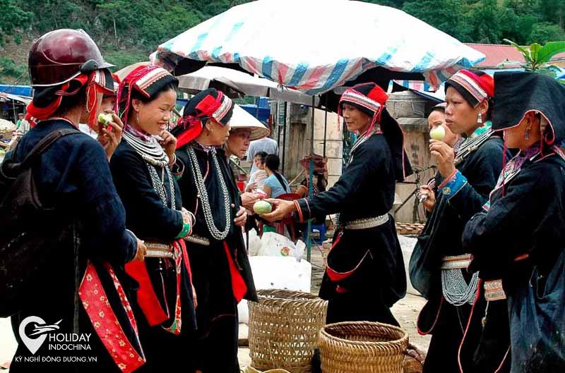 Trải nghiệm những phiên chợ lùi độc đáo chỉ có ở Hà Giang