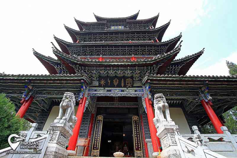 Lên Vạn Cổ Lầu ngắm trọn vẻ mơ màng của Lệ Giang