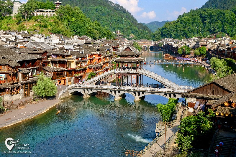 Hà Nội - Trương Gia Giới - Phượng Hoàng Cổ Trấn Máy Bay