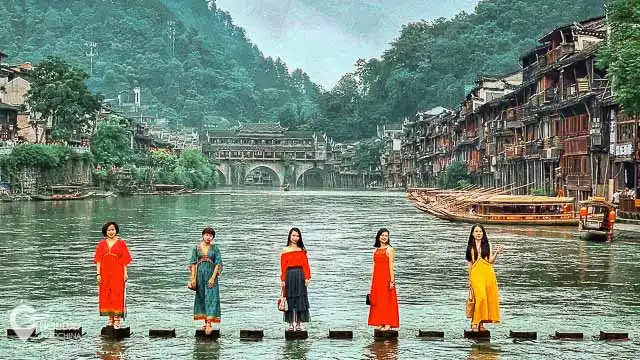 Tour Phượng Hoàng Cổ Trấn Trương Gia Giới từ HCM 5N4Đ 2025