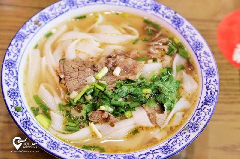 Trấn Phượng Ho&agrave;ng vẻ đẹp cổ k&iacute;nh h&uacute;t du kh&aacute;ch