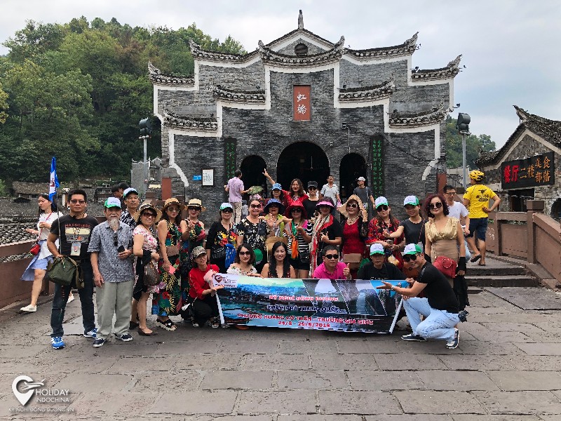 tour phượng ho&agrave;ng cổ trấn