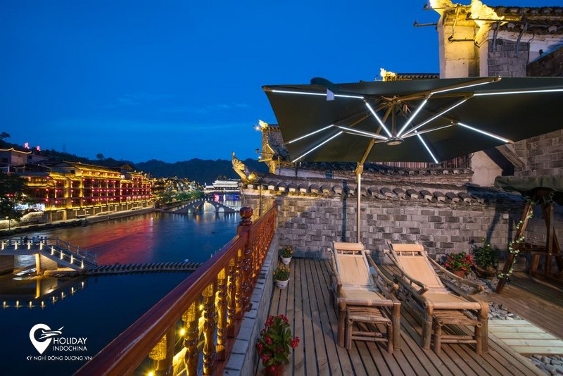 tour phượng ho&agrave;ng cổ trấn gi&aacute; rẻ