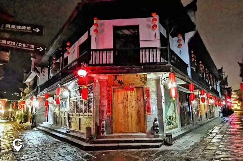 tour phượng ho&agrave;ng cổ trấn