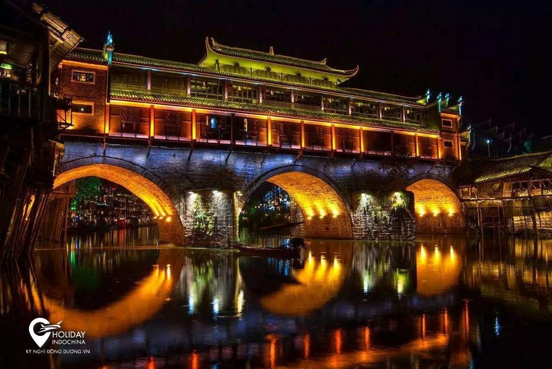 tour phượng ho&agrave;ng cổ trấn gi&aacute; rẻ