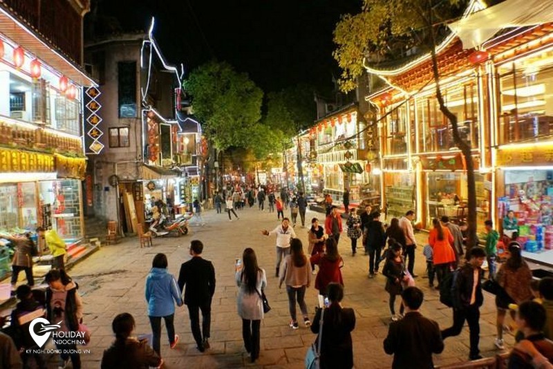 tour phượng ho&agrave;ng cổ trấn từ TpHCM