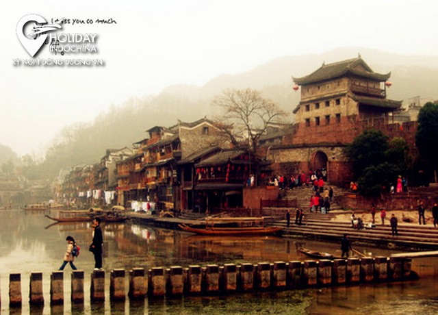 Tour Phượng Ho&agrave;ng Cổ Trấn đường bộ