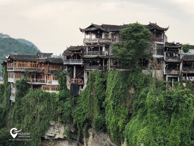 tour phượng ho&agrave;ng cổ trấn gi&aacute; rẻ