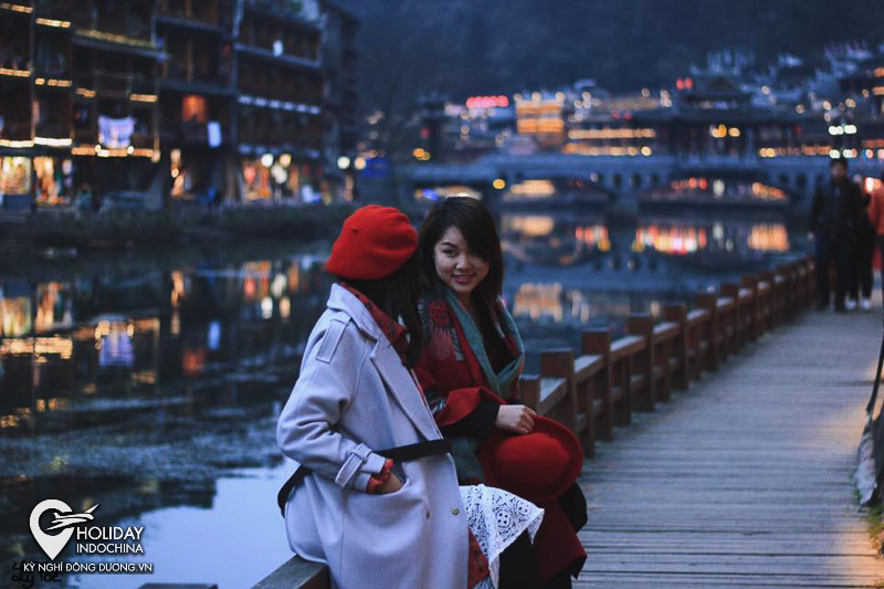 tour phượng ho&agrave;ng cổ trấn