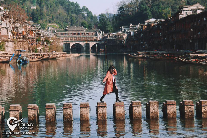 tour Phượng Ho&agrave;ng cổ trấn