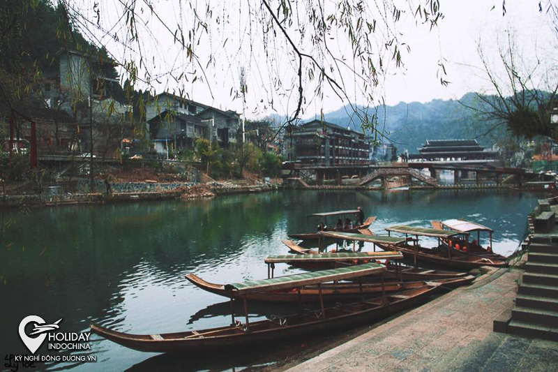 tour du lịch phượng ho&agrave;ng cổ trấn
