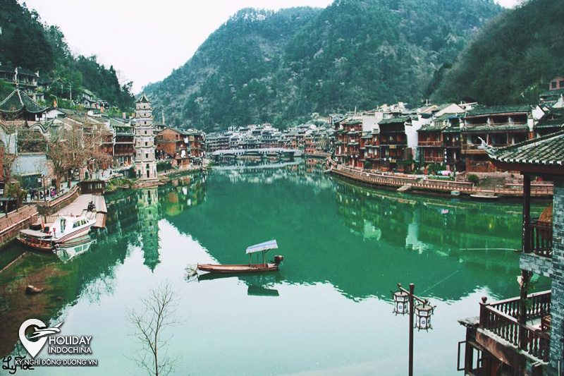 tour phượng ho&agrave;ng cổ trấn gi&aacute; rẻ