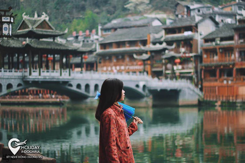 tour phượng hoàng cổ trấn giá rẻ