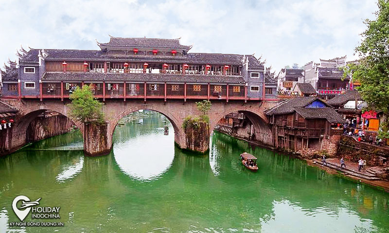 phượng ho&agrave;ng cổ trấn