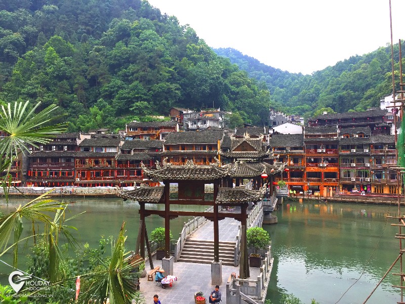 du lịch phượng ho&agrave;ng cổ trấn