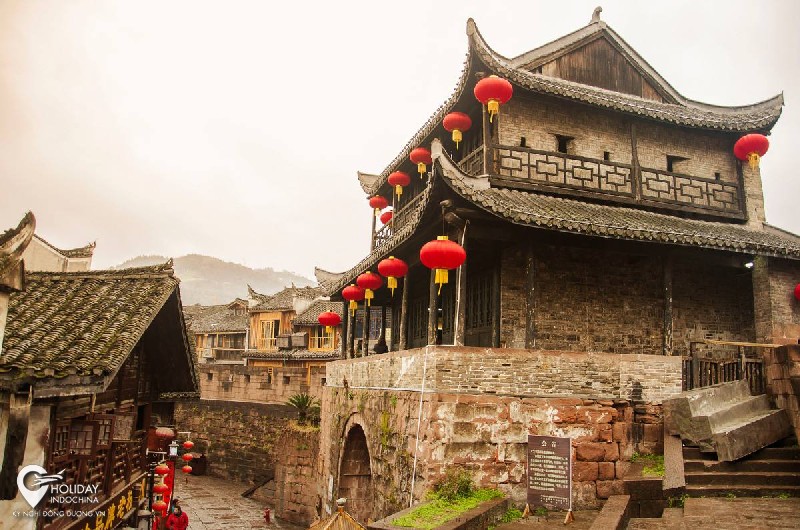 Đông Môn cổ thành yên bình giữa Phượng Hoàng cổ trấn