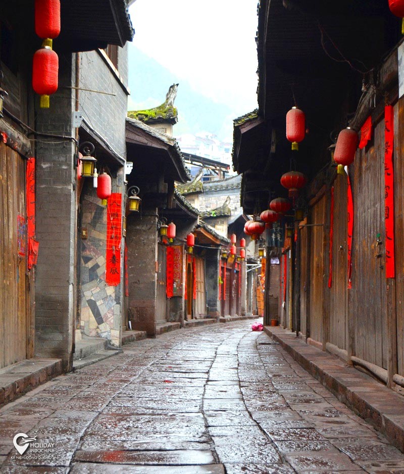 tour phượng ho&agrave;ng cổ trấn gi&aacute; rẻ