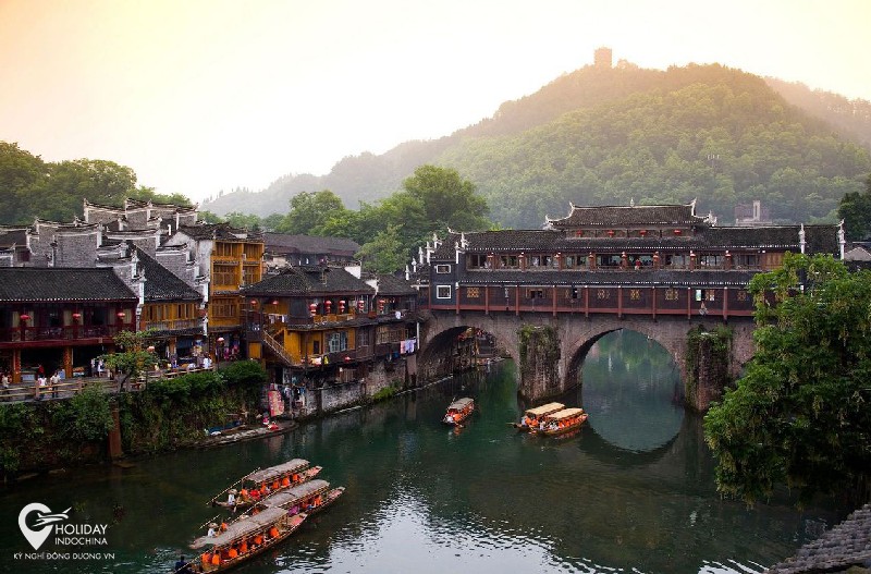 tour phượng ho&agrave;ng cổ trấn từ hcm