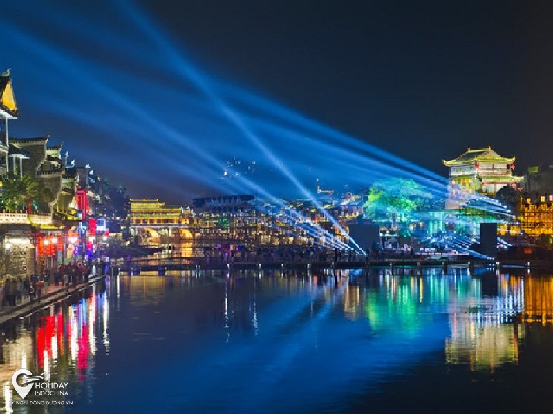 du lịch phượng ho&agrave;ng cổ trấn