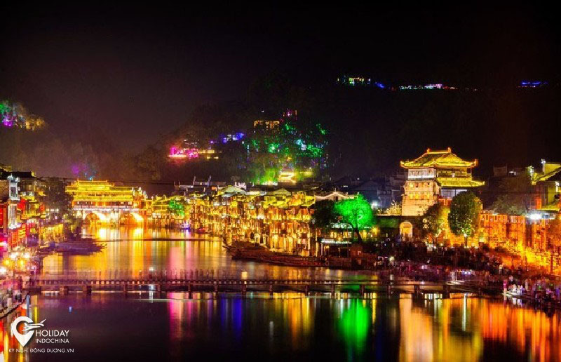 du lịch Phượng Ho&agrave;ng cổ trấn