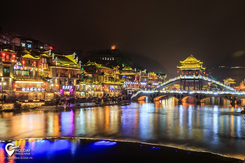 tour phượng ho&agrave;ng cổ trấn gi&aacute; rẻ