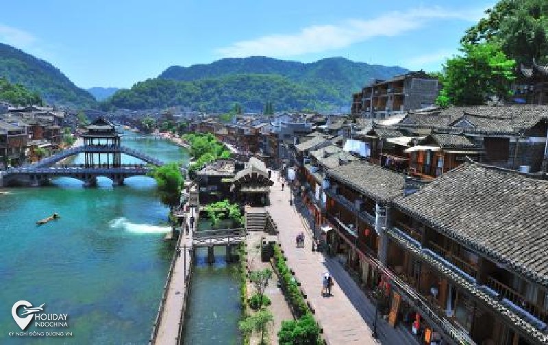 tour phượng ho&agrave;ng cổ trấn