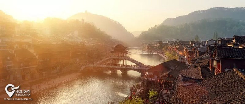 tour du lịch phượng ho&agrave;ng cổ trấn