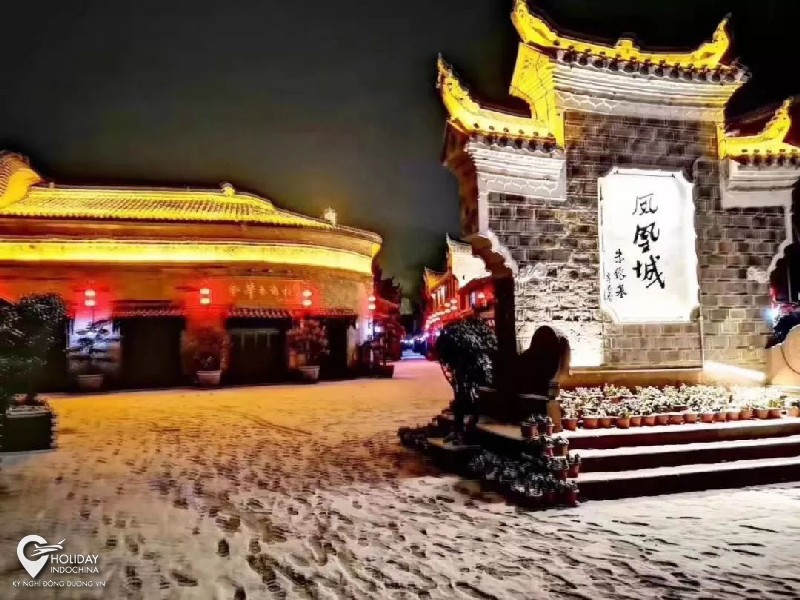 tour phượng ho&agrave;ng cổ trấn gi&aacute; rẻ