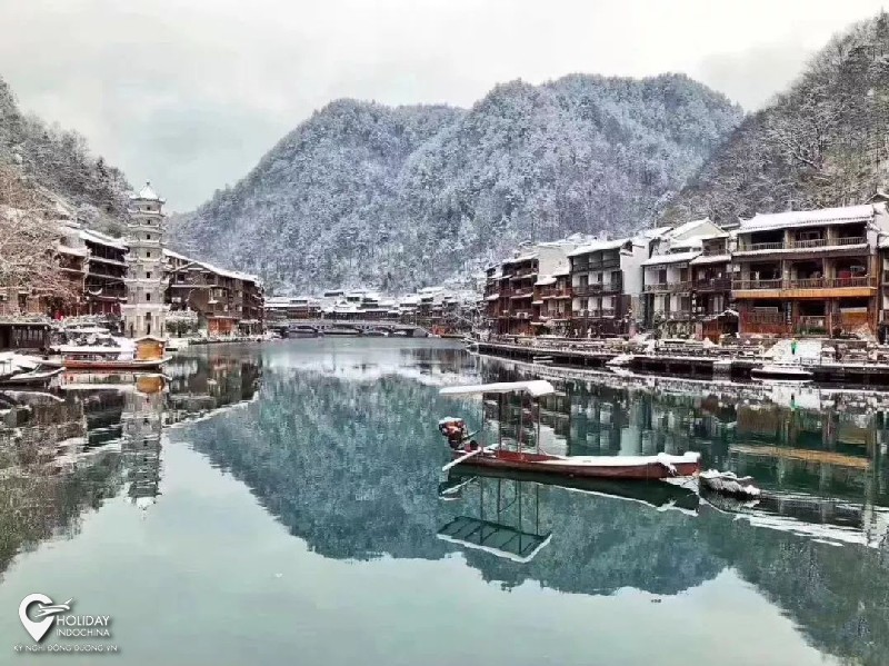 tour phượng ho&agrave;ng cổ trấn từ tphcm