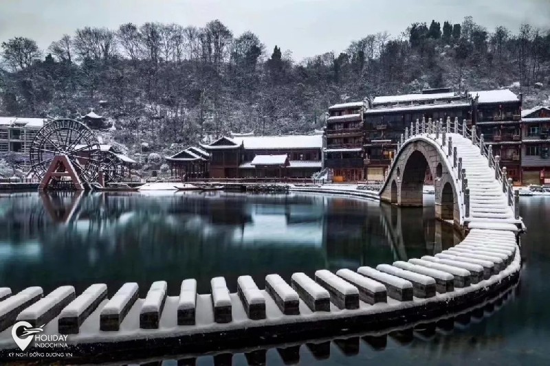 tour phượng ho&agrave;ng cổ trấn m&aacute;y bay