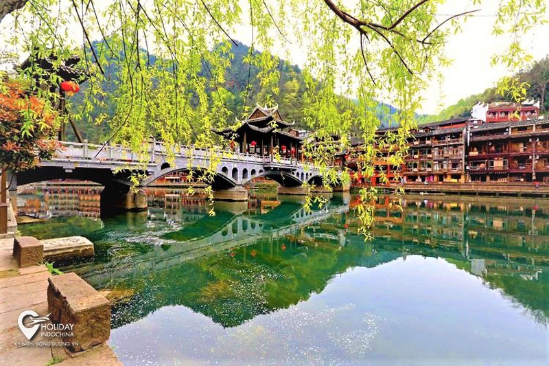 phượng ho&agrave;ng cổ trấn trung quốc