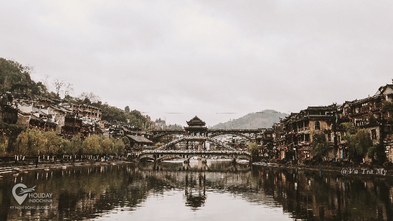 du lịch phượng ho&agrave;ng cổ trấn