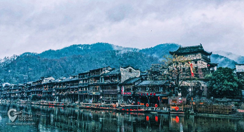 du lịch phượng ho&agrave;ng cổ trấn