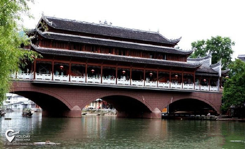 tour phượng hoàng cổ trấn máy bay
