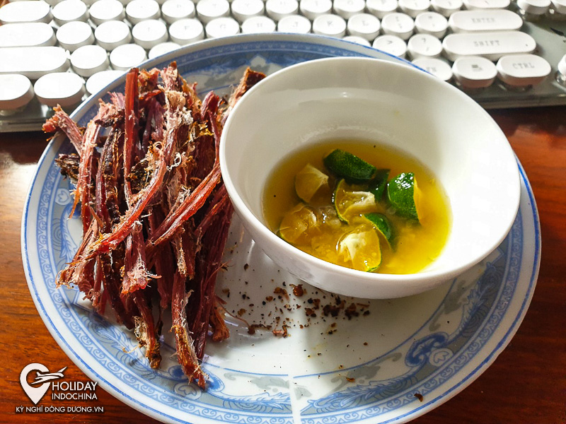 thịt tr&acirc;u g&aacute;c bếp 