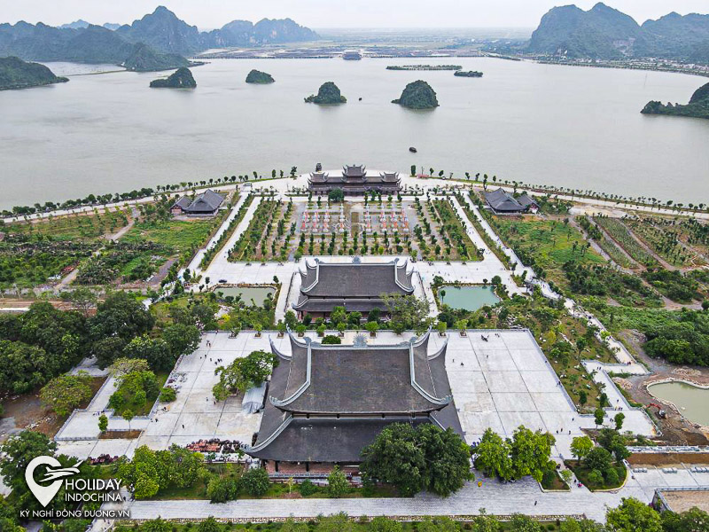 du lịch ch&ugrave;a tam ch&uacute;c