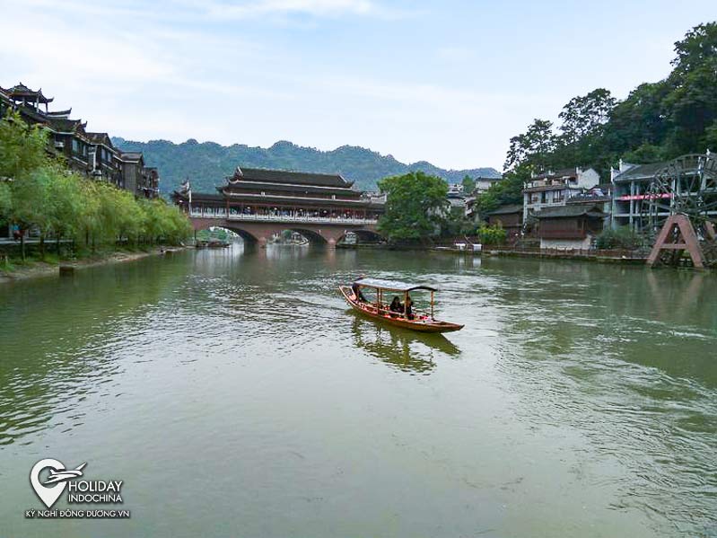 tour phượng ho&agrave;ng cổ trấn