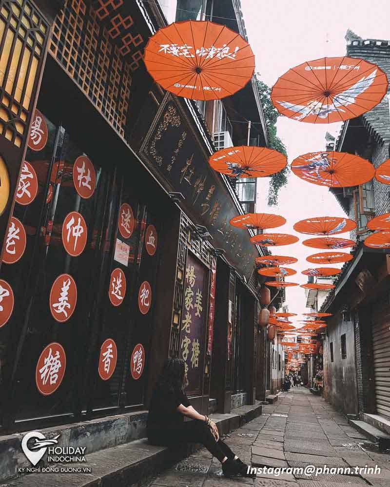 tour phượng ho&agrave;ng cổ trấn gi&aacute; rẻ